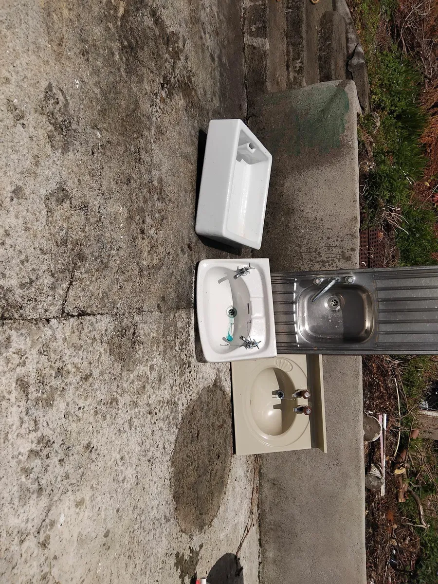 Belfast sink ,and 3 other sinks - Image 1