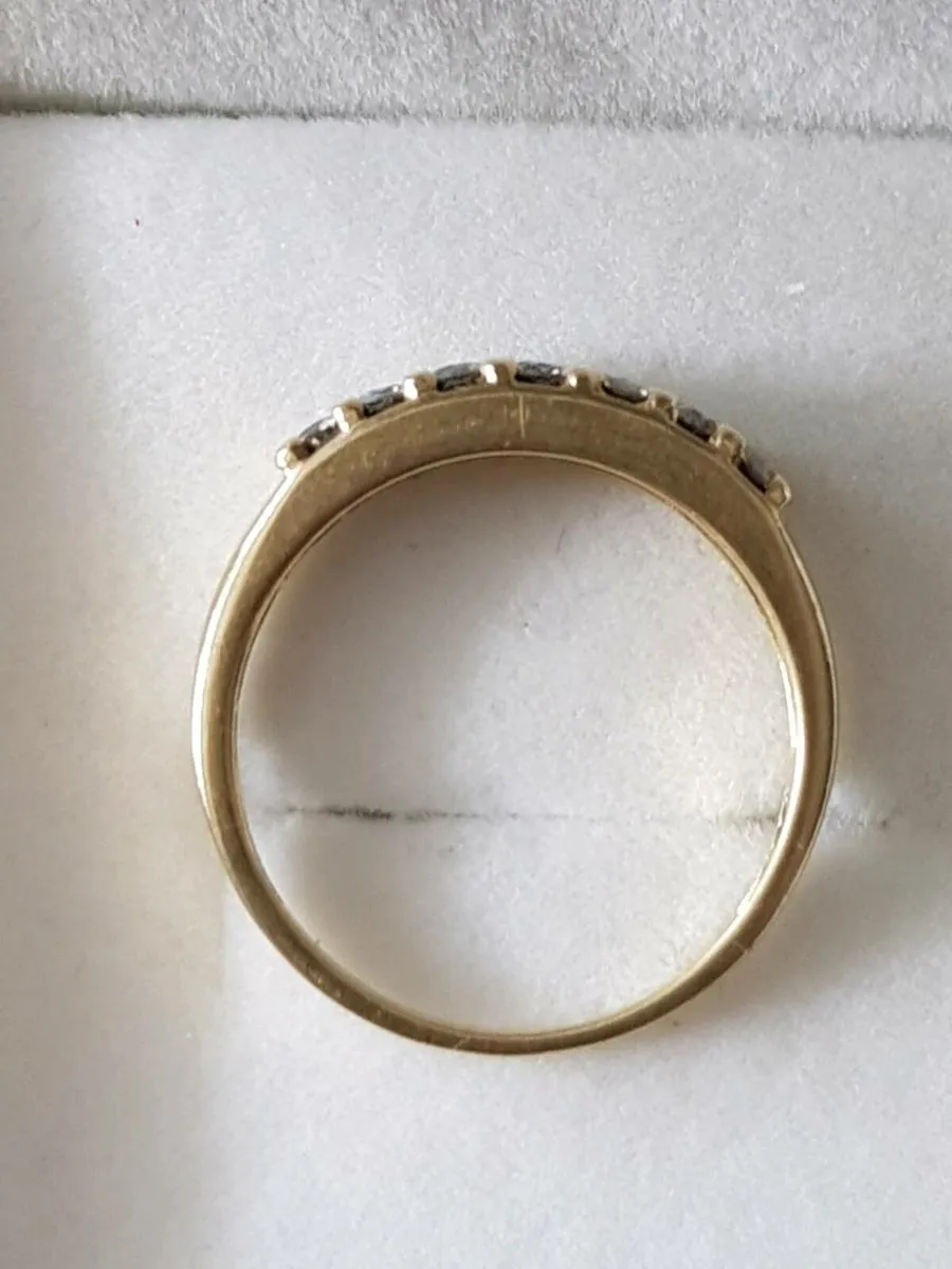 18ct gold half eternity ring - Image 4