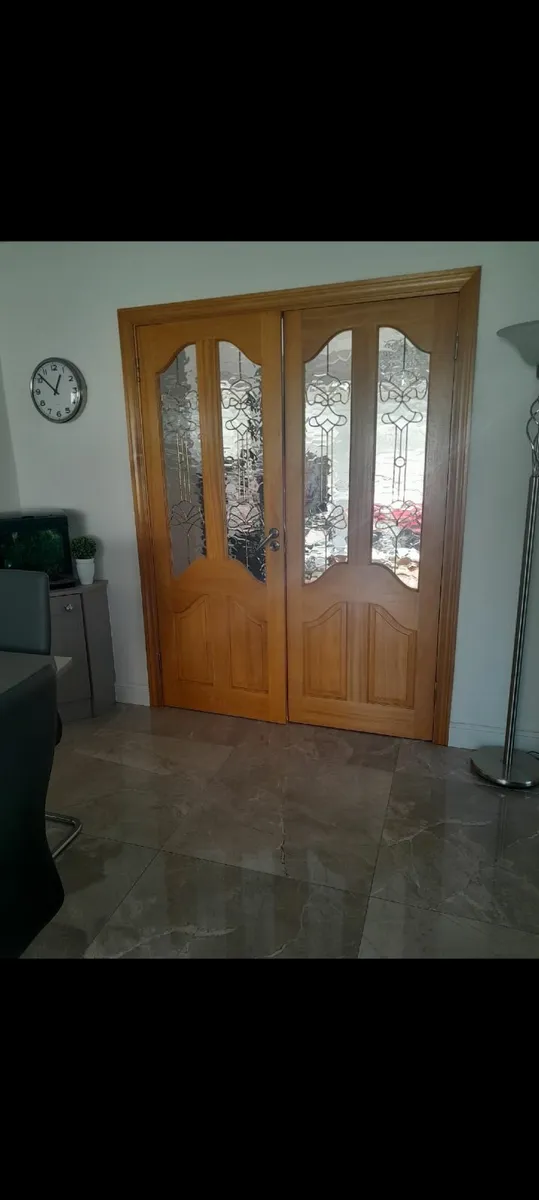 Oak doors with gold lead on glass - Image 1