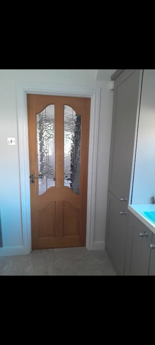Oak doors with gold lead on glass - Image 2