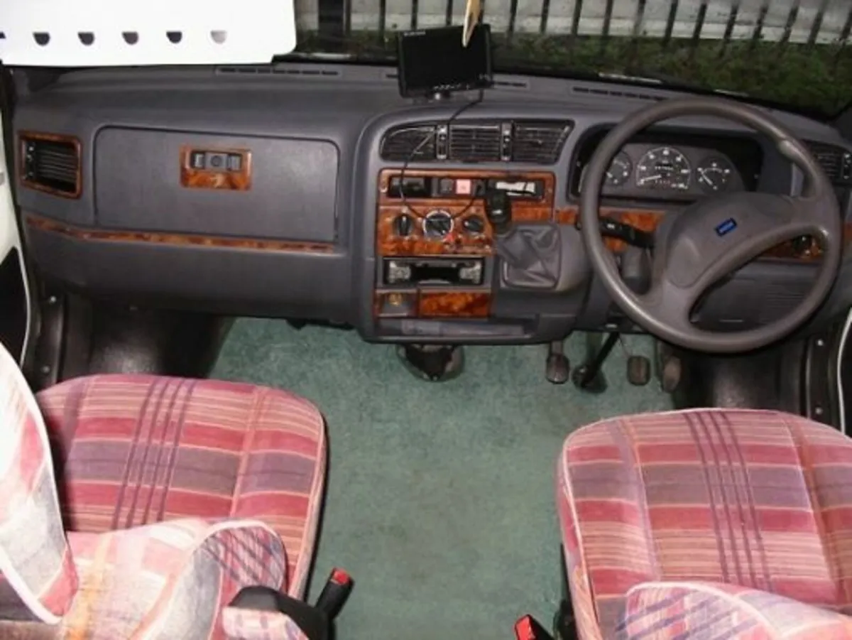 Swift Ensign 610 Motorhome - Image 2