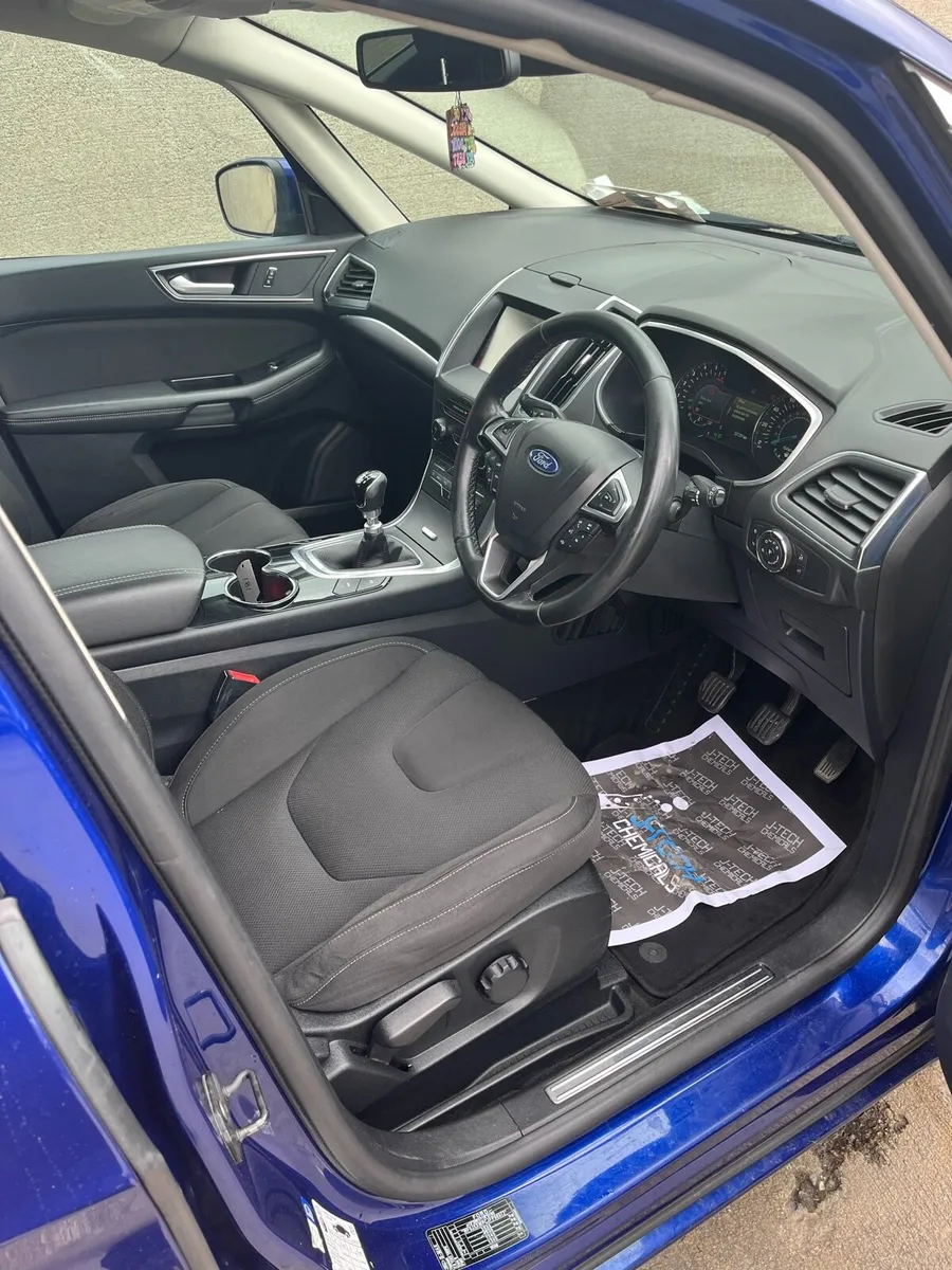 Ford s max titanium - Image 2