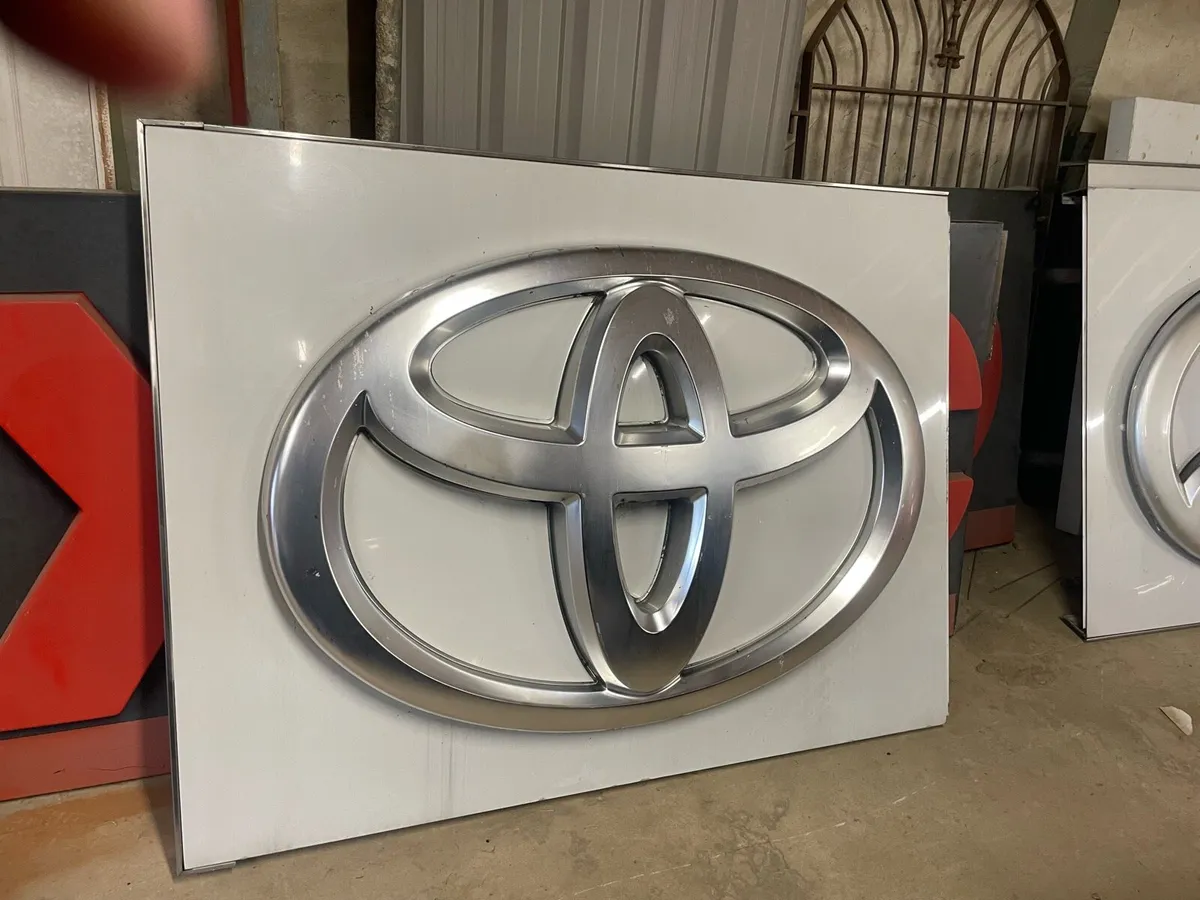 Toyota main dealer sign - Image 1