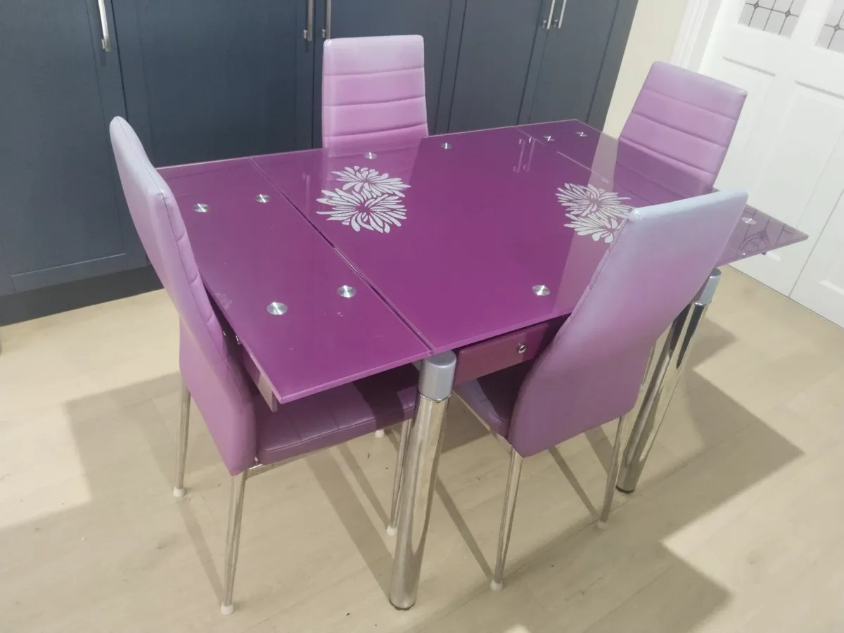 Dining table with 4 chairs - Image 1