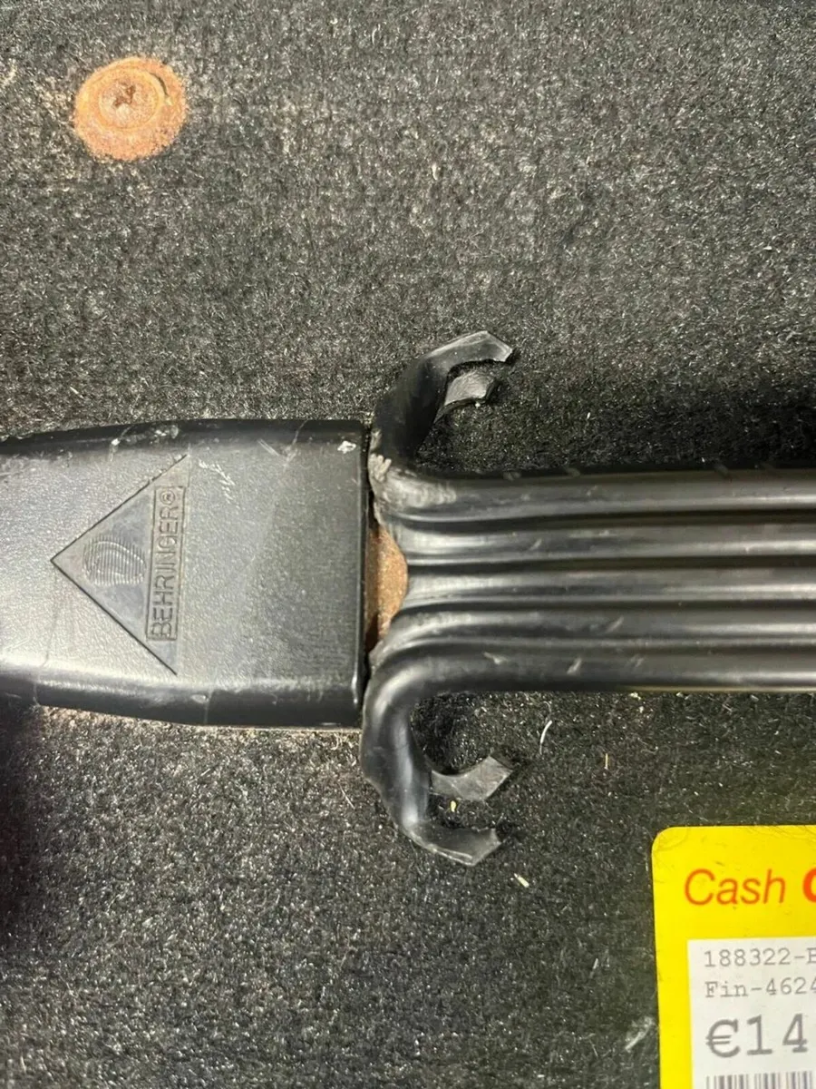 Beheringer Ultrabass BX1200 - Image 4