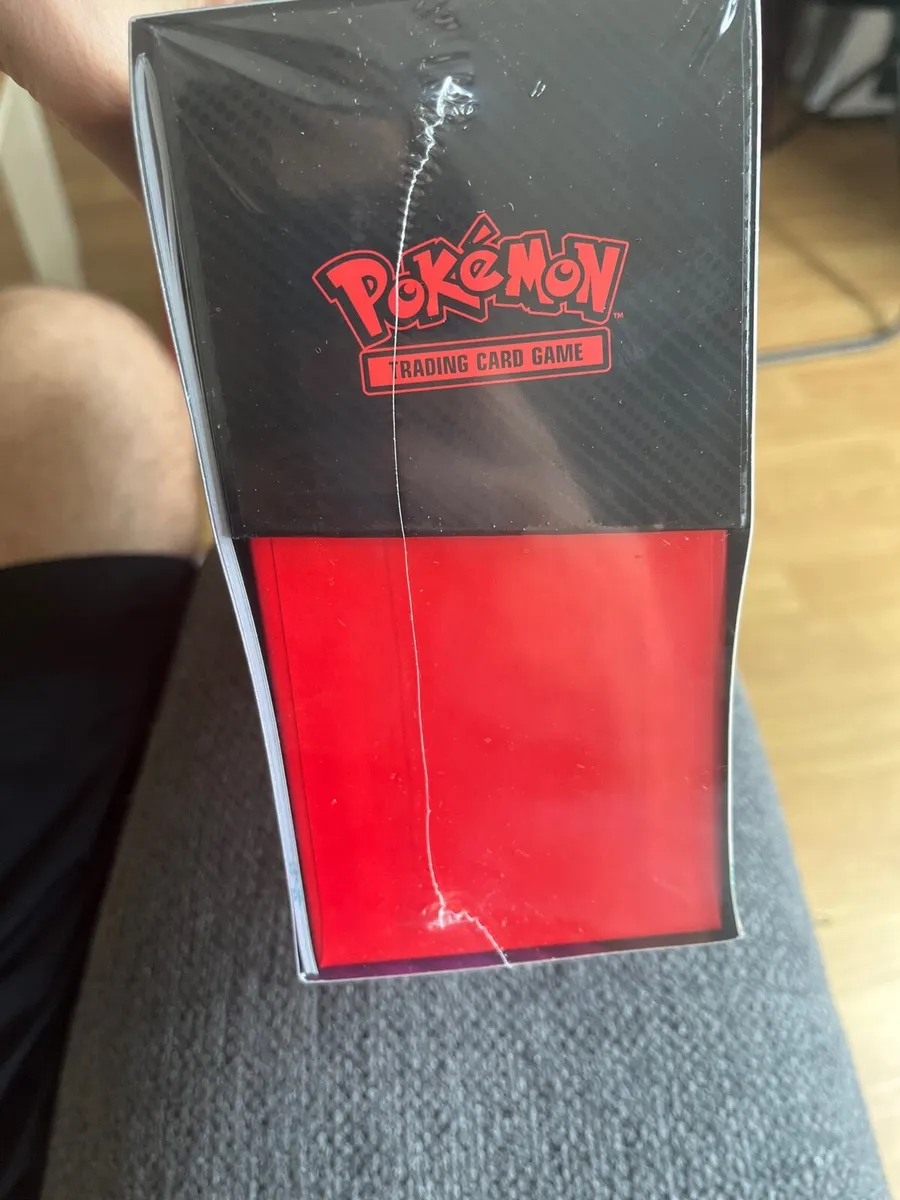 Pokemon Destined rivals ETB - Image 2