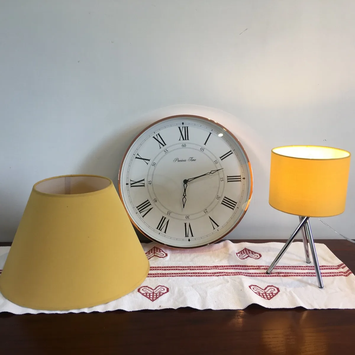 Clock, lamp and lampshade - Image 1
