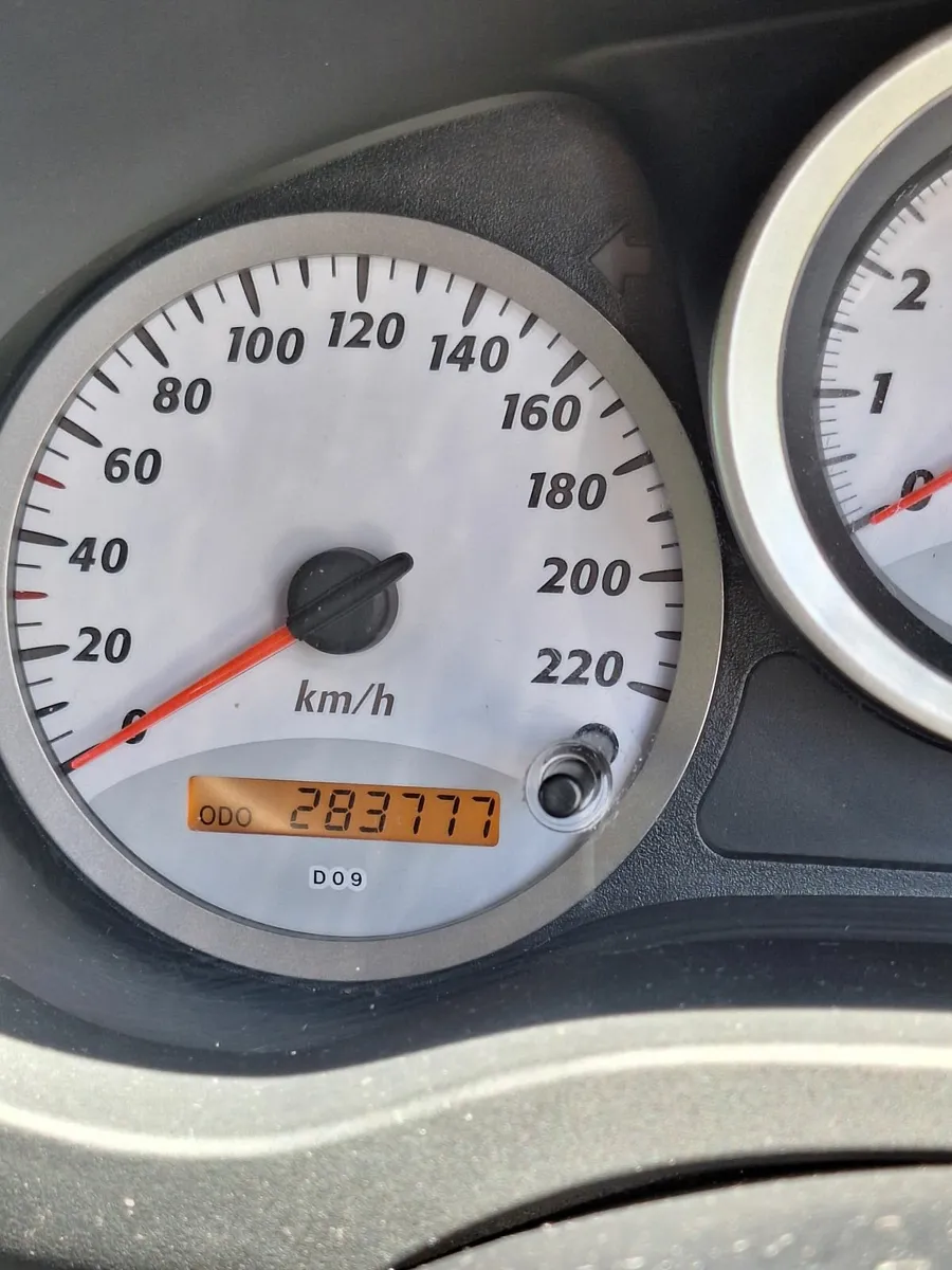 Toyota RAV4 2005 - Image 2