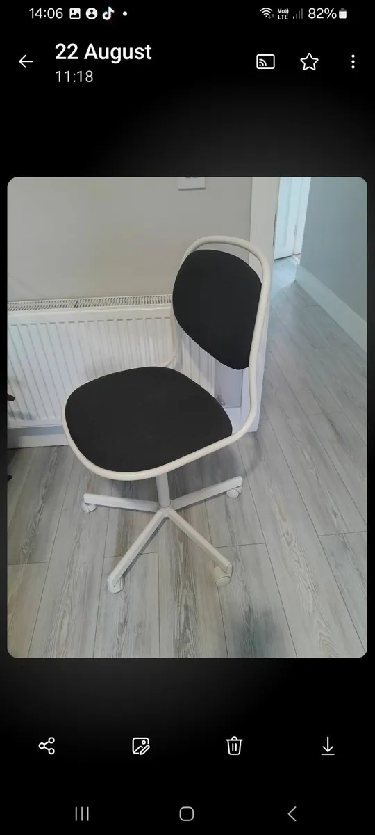 Desk chair