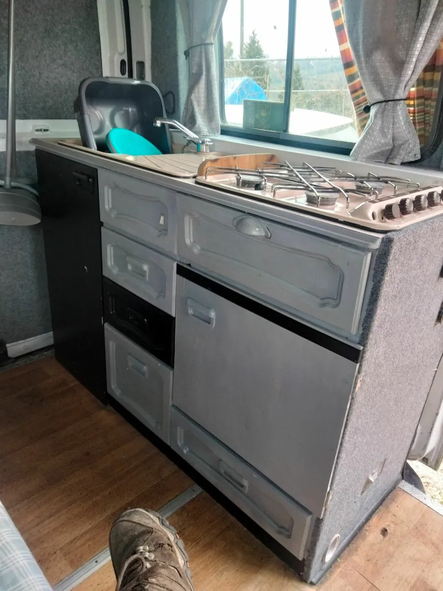 Renault Master campervan - Image 4