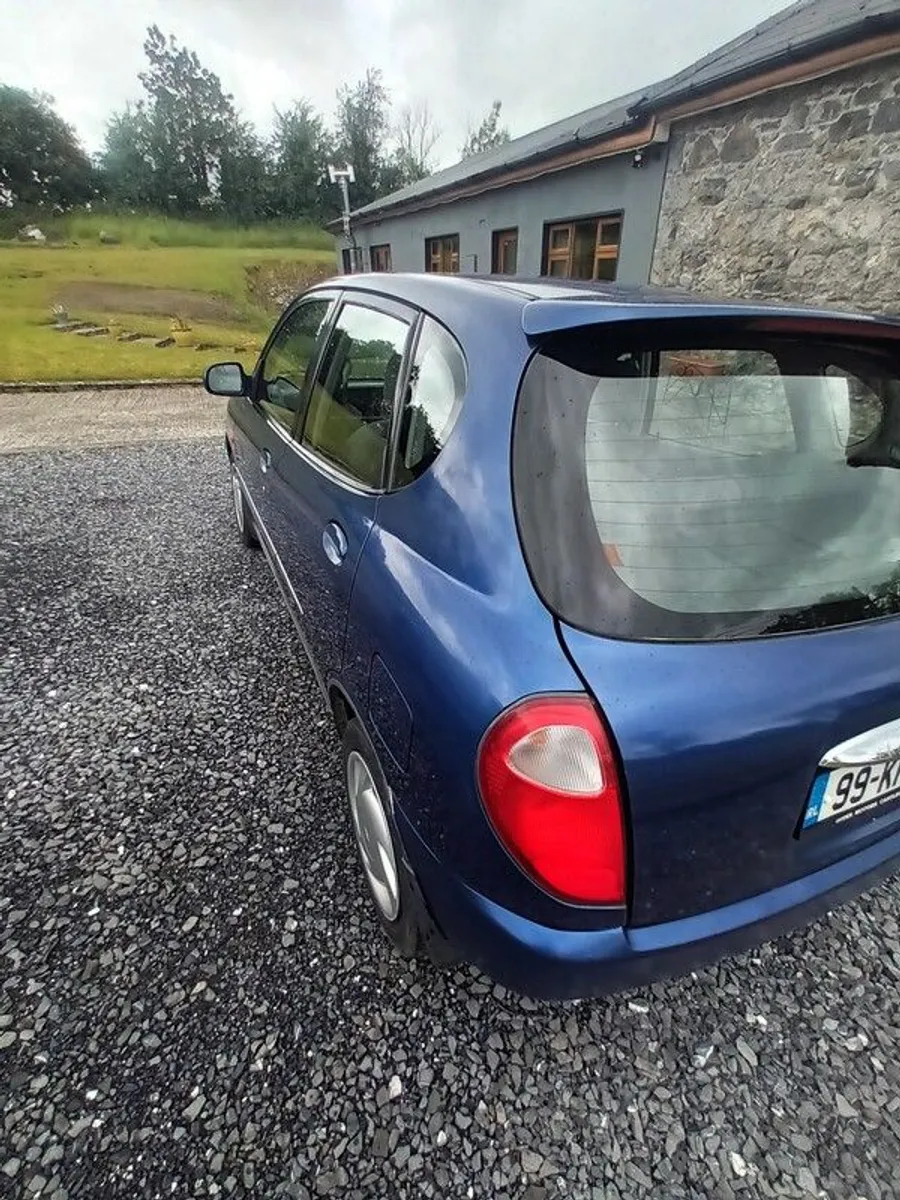 1999 Daihatsu Sirion - Image 4