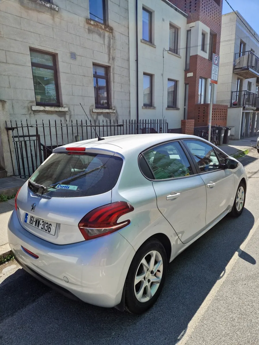 Peugeot 208 2016 - Image 2