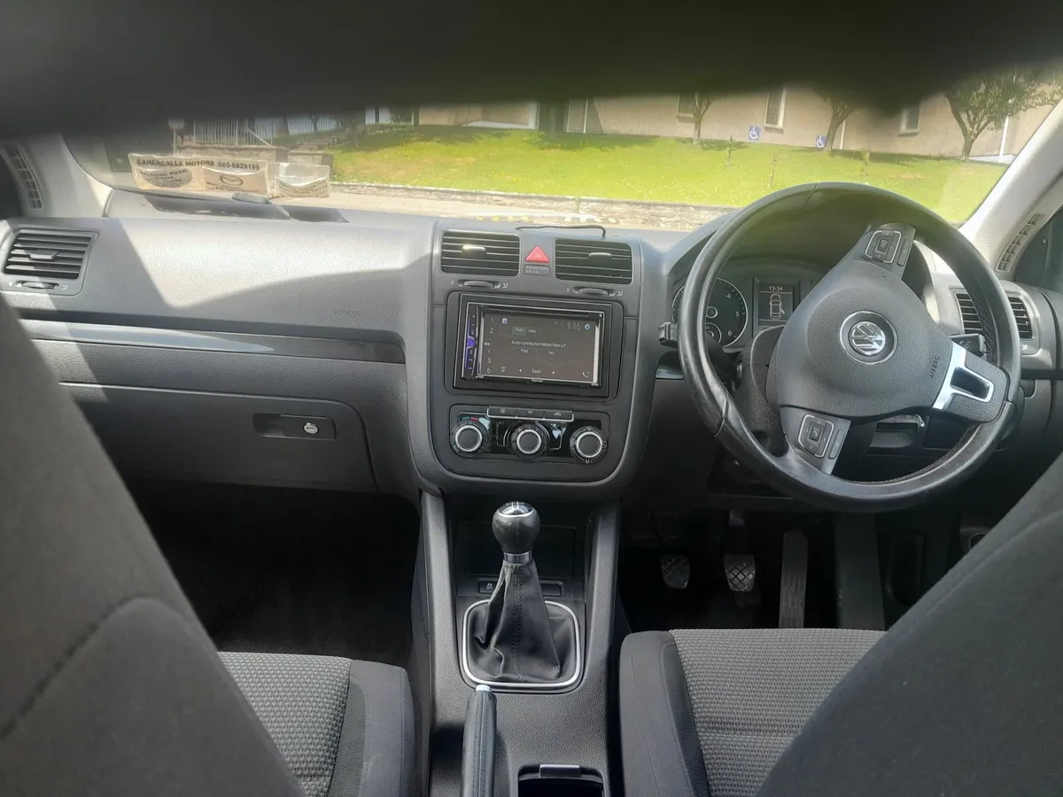 Volkswagen Jetta 2010 - Image 3