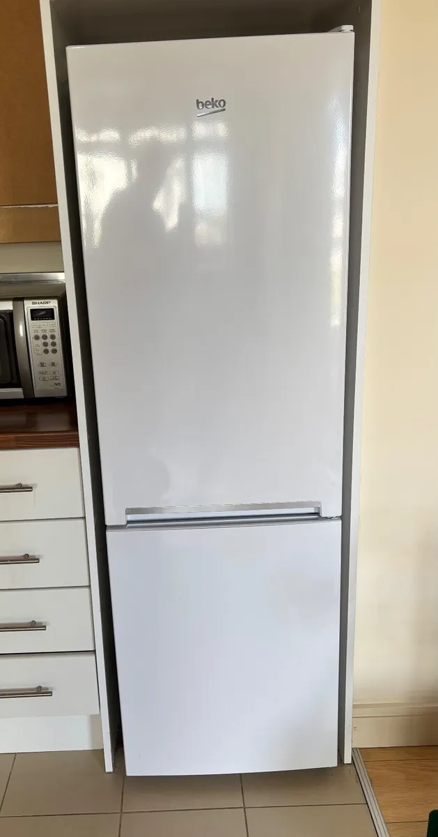 Beko Fridge/freezer - Image 1