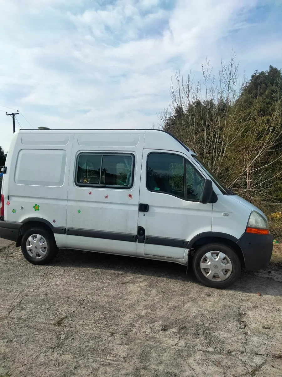 Renault Master campervan - Image 2