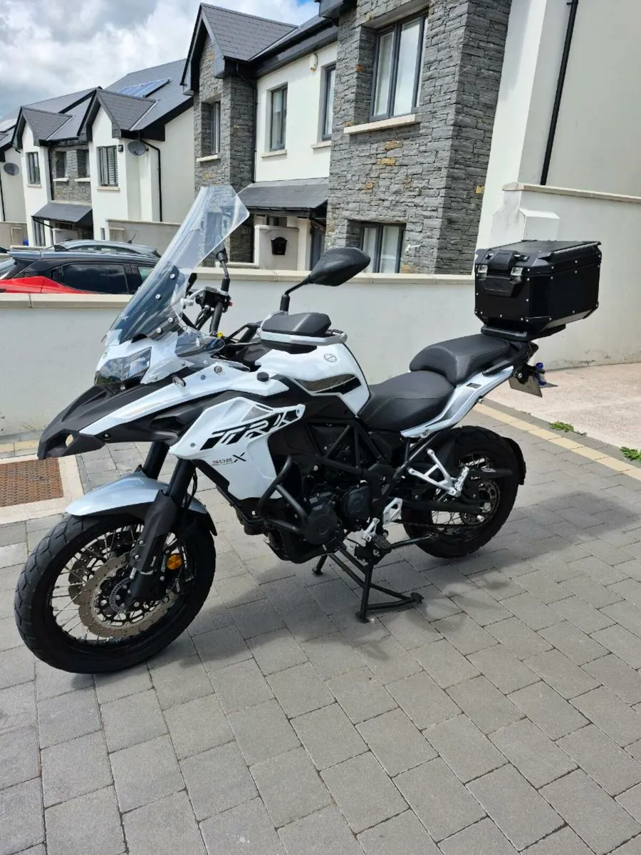 TRK 502X (Like brand new) - Image 1