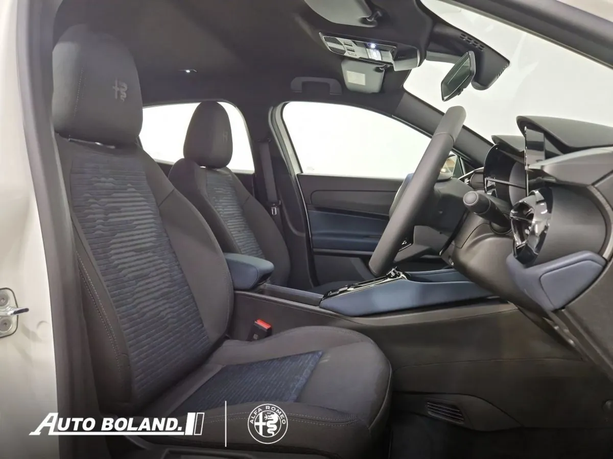 Alfa Romeo Junior Ibrida 1.2 Hybrid 136HP - Image 4