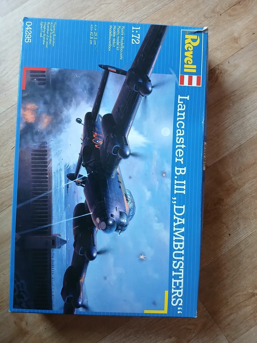 Model aircraft - Image 1