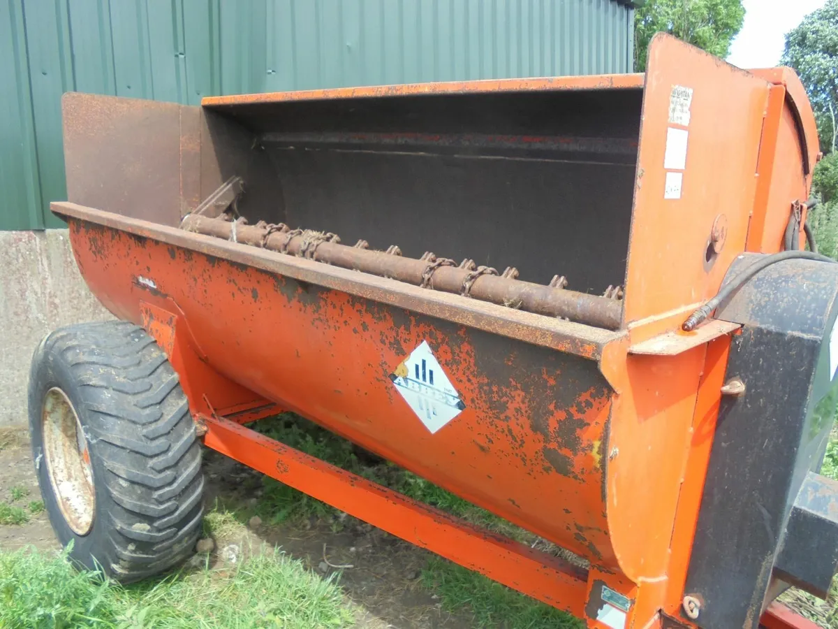 Abbey Dung Spreader,       Sucklers , Sheep, Cows, - Image 3