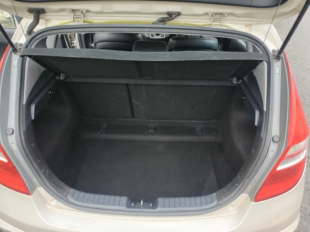 Hyundai i30 2008 - Image 2