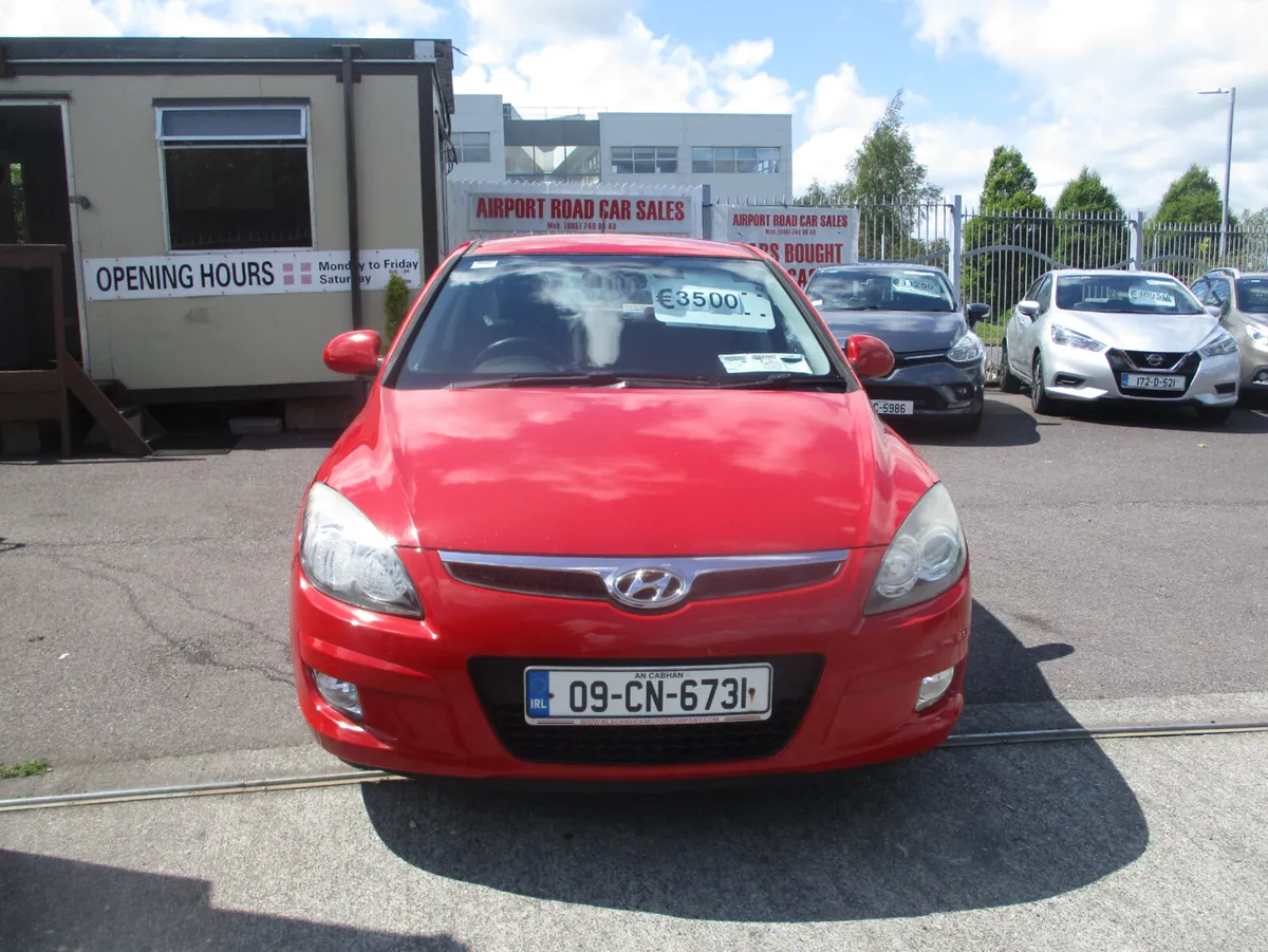 Hyundai i30 2009 GREAT STARTER CAR - Image 2