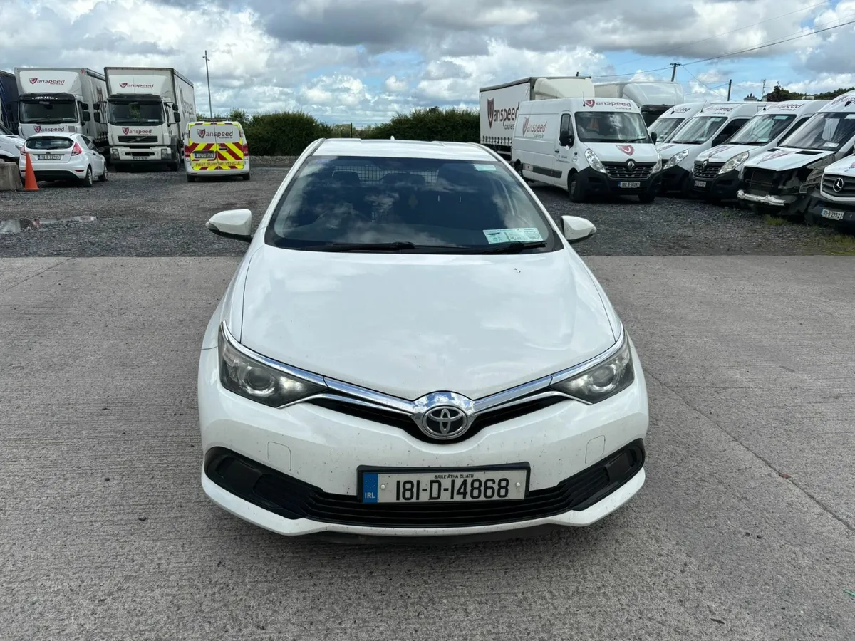 Toyota Auris 2018 - Image 2
