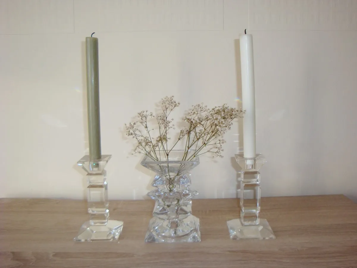 Clear candle sticks and vase - Image 1
