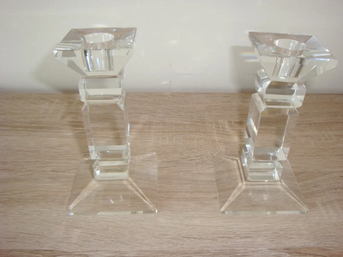 Clear candle sticks and vase - Image 4