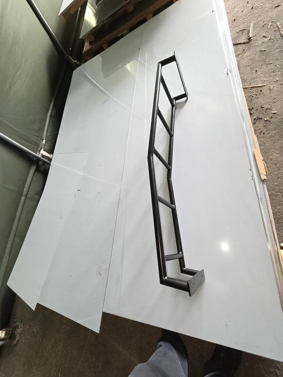 Lightweight Aluminium Ladder - Image 2