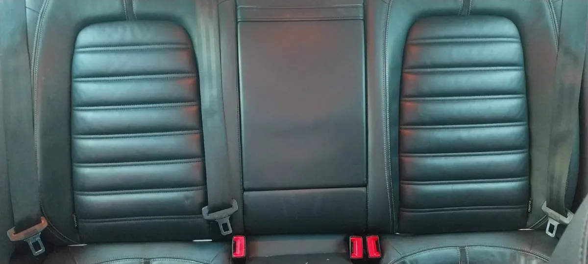 Volkswagen Passat 2012 - Image 2