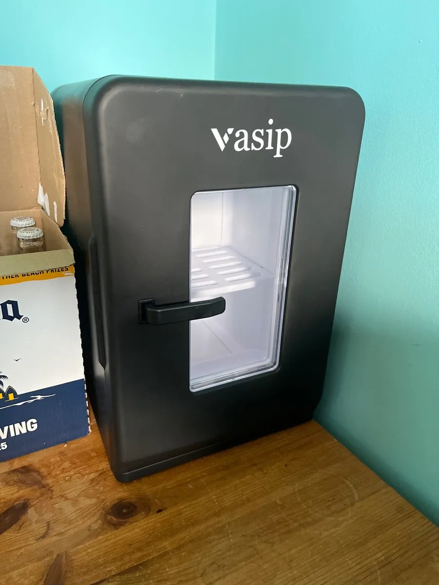 Mini fridge - Image 1