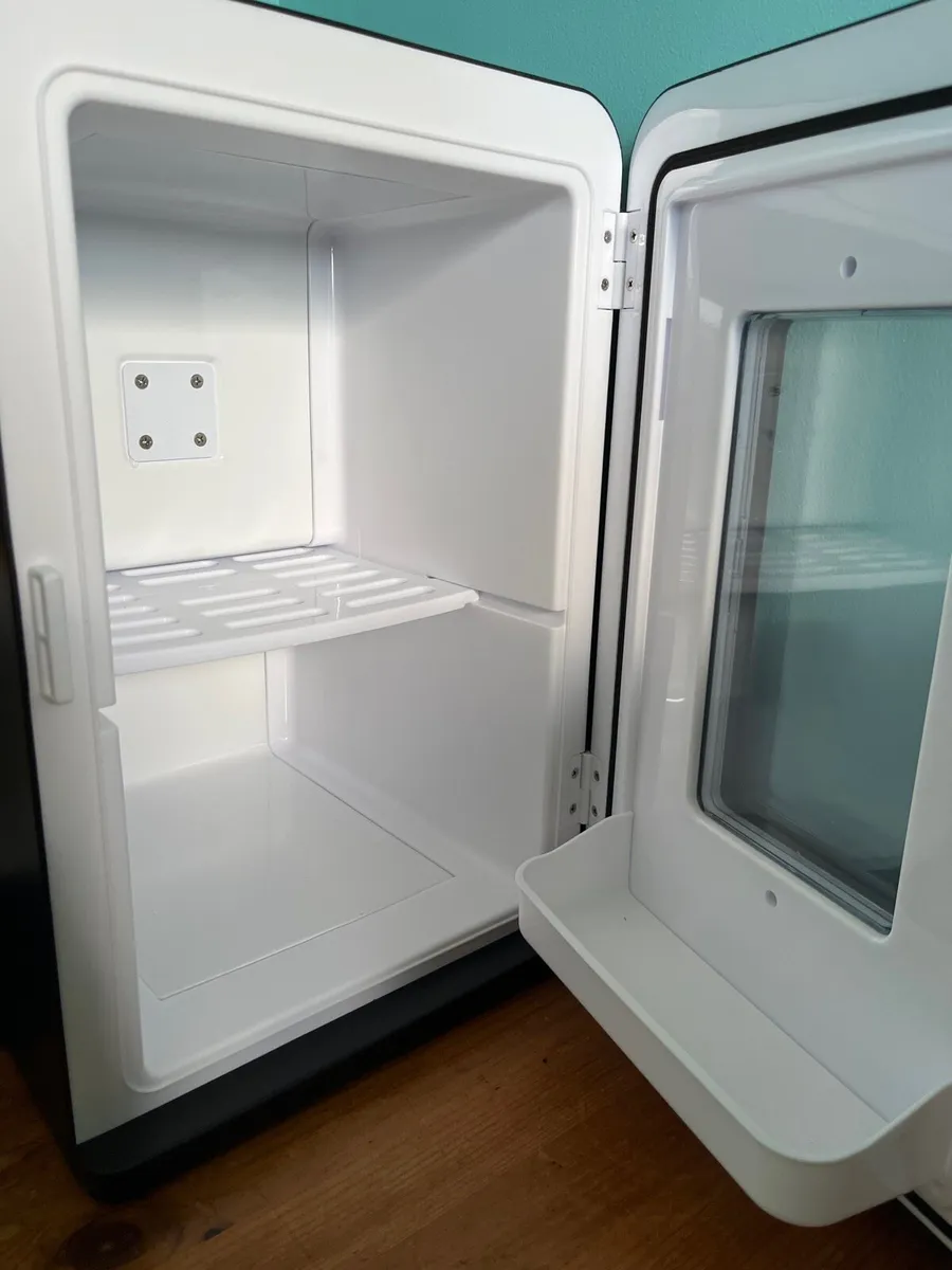 Mini fridge - Image 2