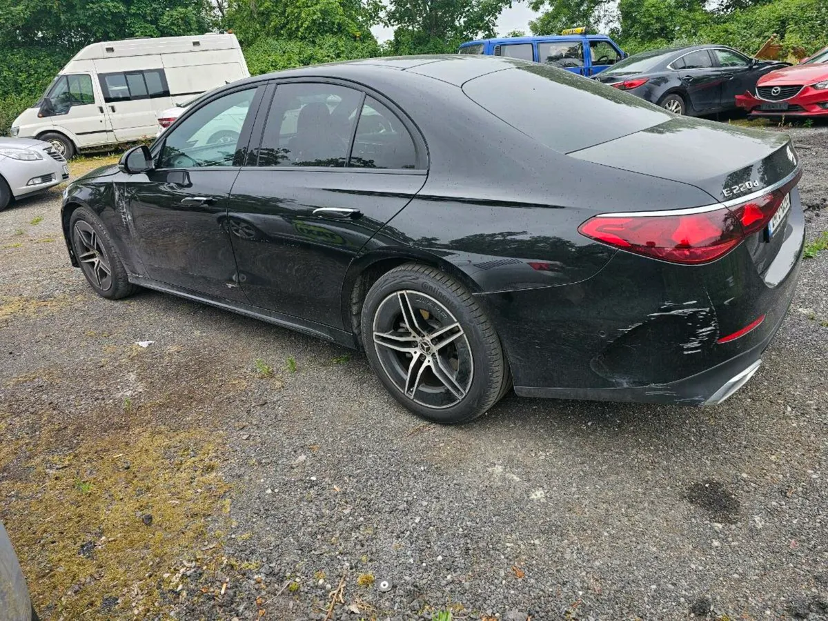 Mercedes e klas  220D AMG premium 4 +  2024 - Image 3