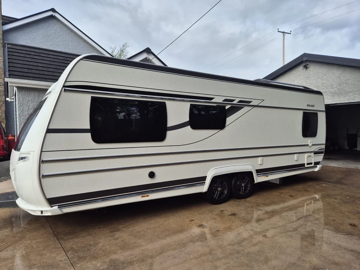 Fendt 5 berth caravan - Image 1