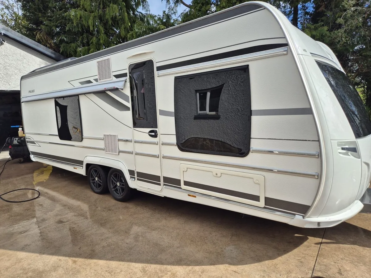 Fendt 5 berth caravan - Image 2