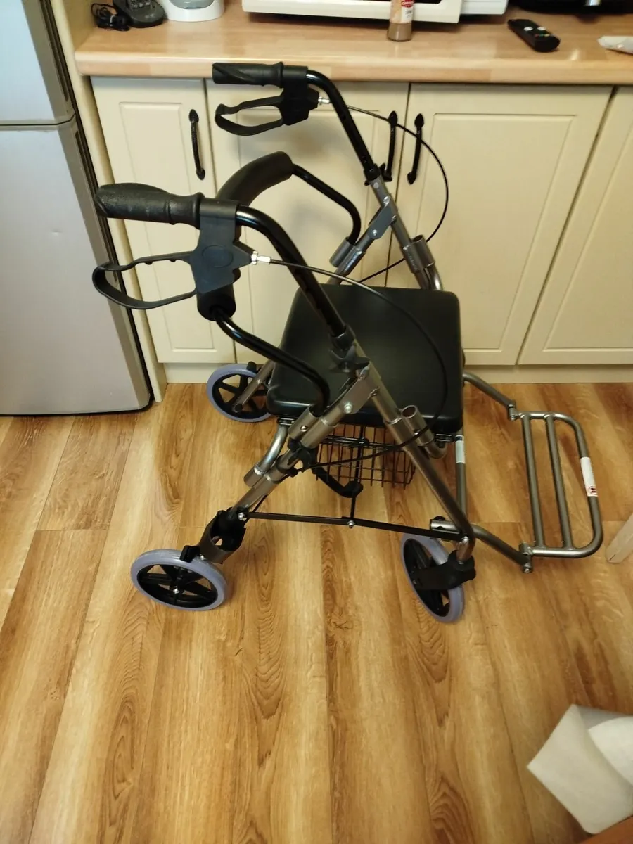 Rollator/ walker - Image 4