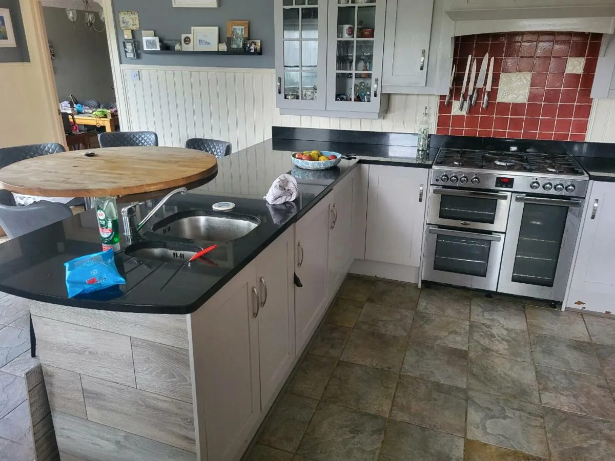 Kitchen units and Granite worktop - Image 3