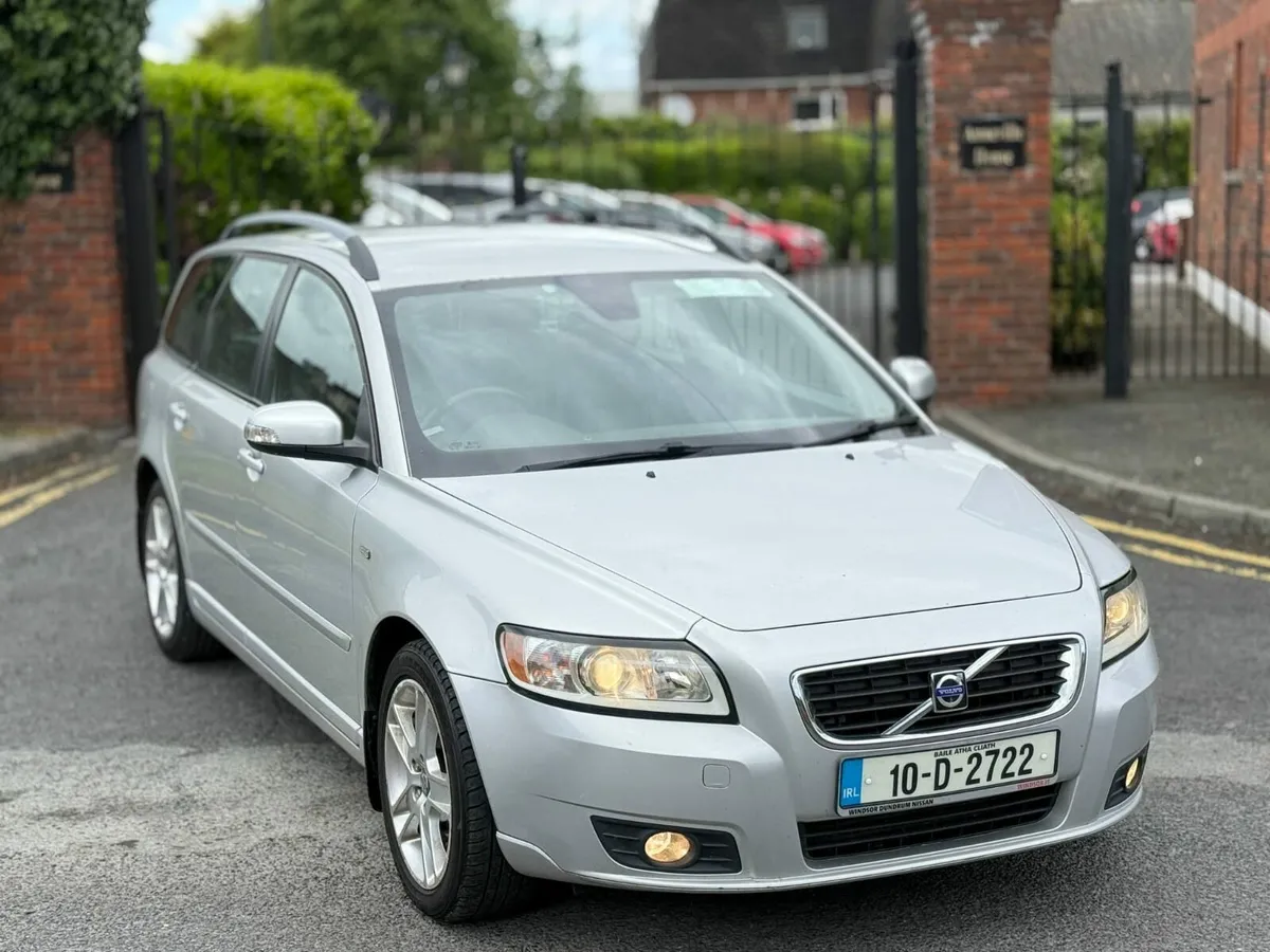 2010 Volvo S40 Estate Diesel - Image 1
