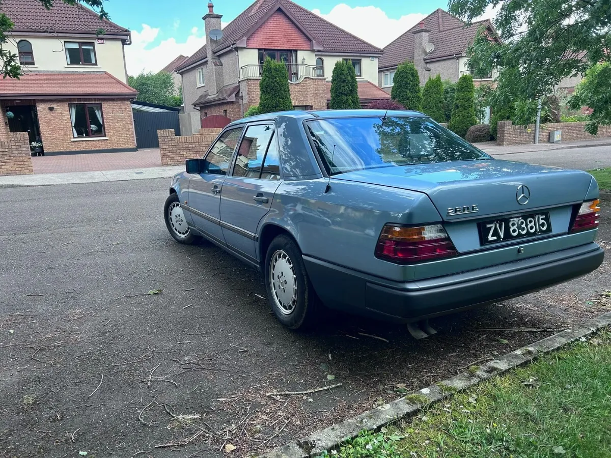 1989 Mercedes-Benz E260 W124 - Image 3