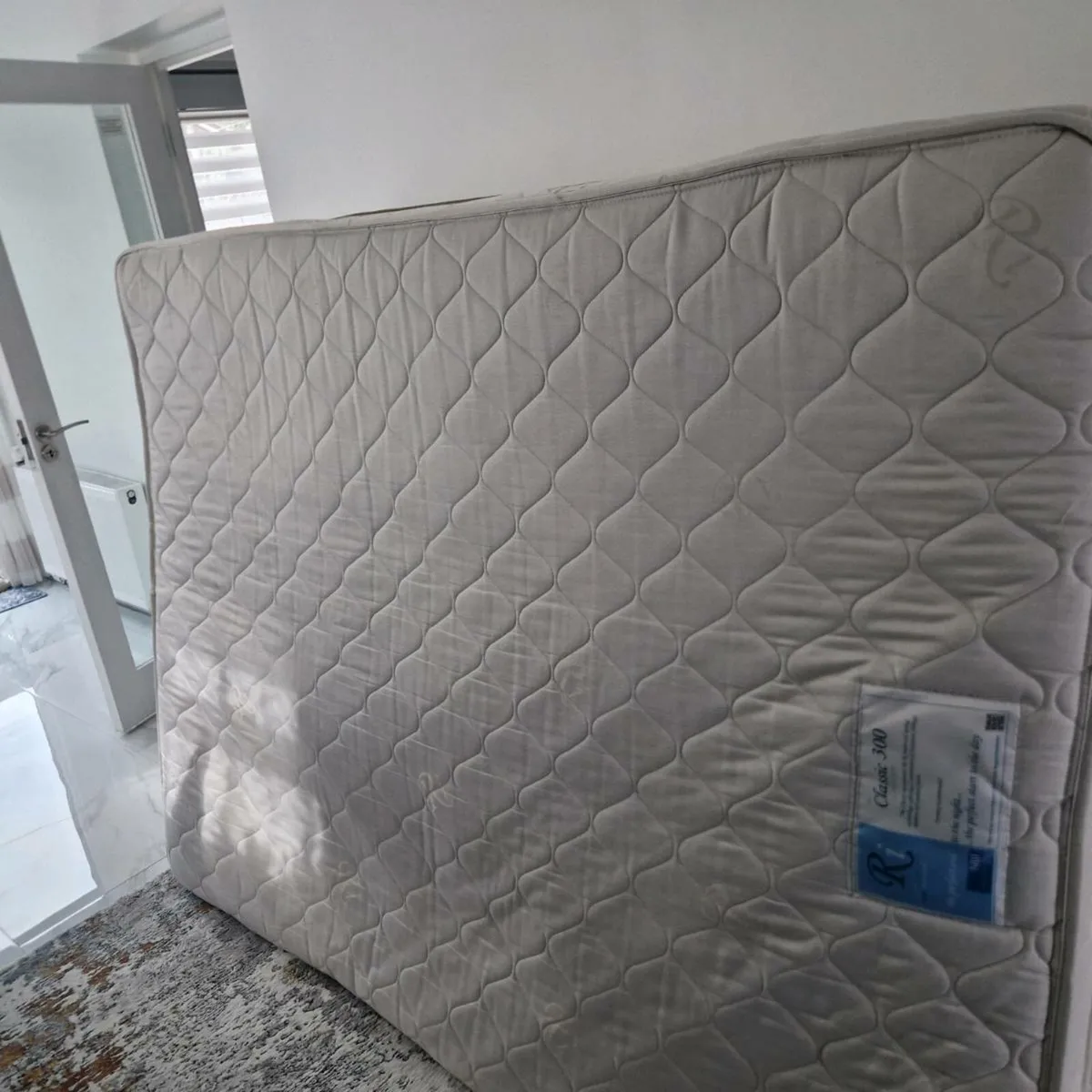 Mattress, king size. - Image 1