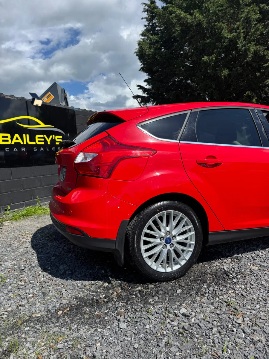 Ford Focus 2014 - Image 2