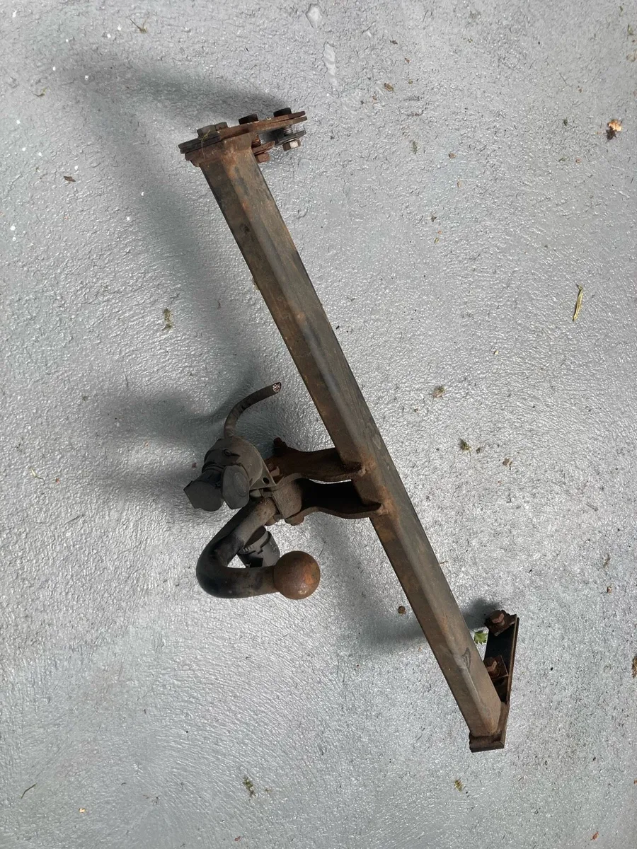 Volvo s60 tow bar - Image 1