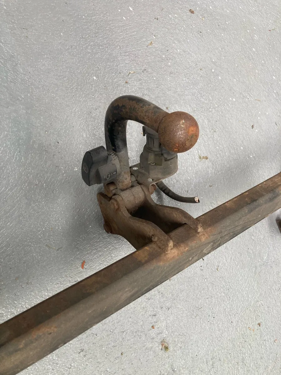 Volvo s60 tow bar - Image 2
