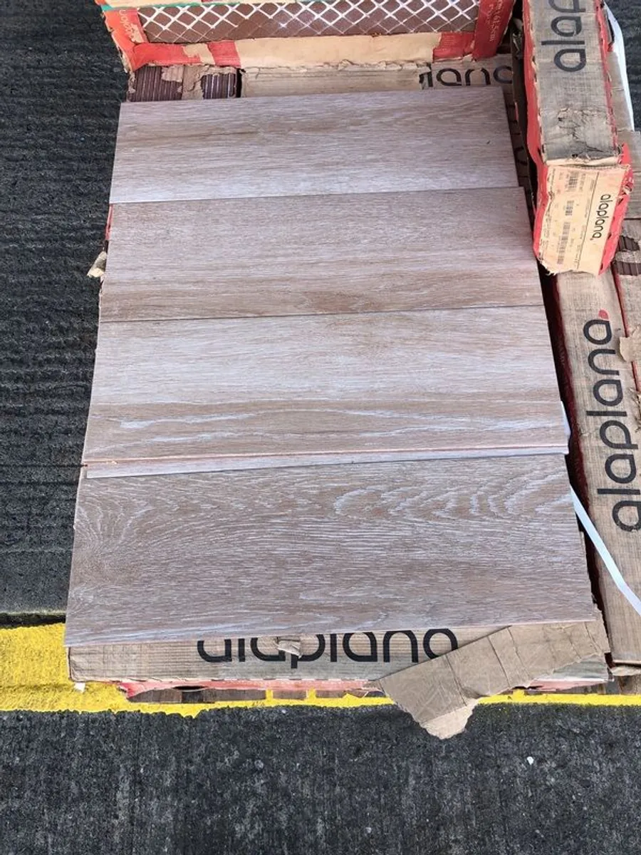 21 sq mtrs Wood Effect Tile - Image 1