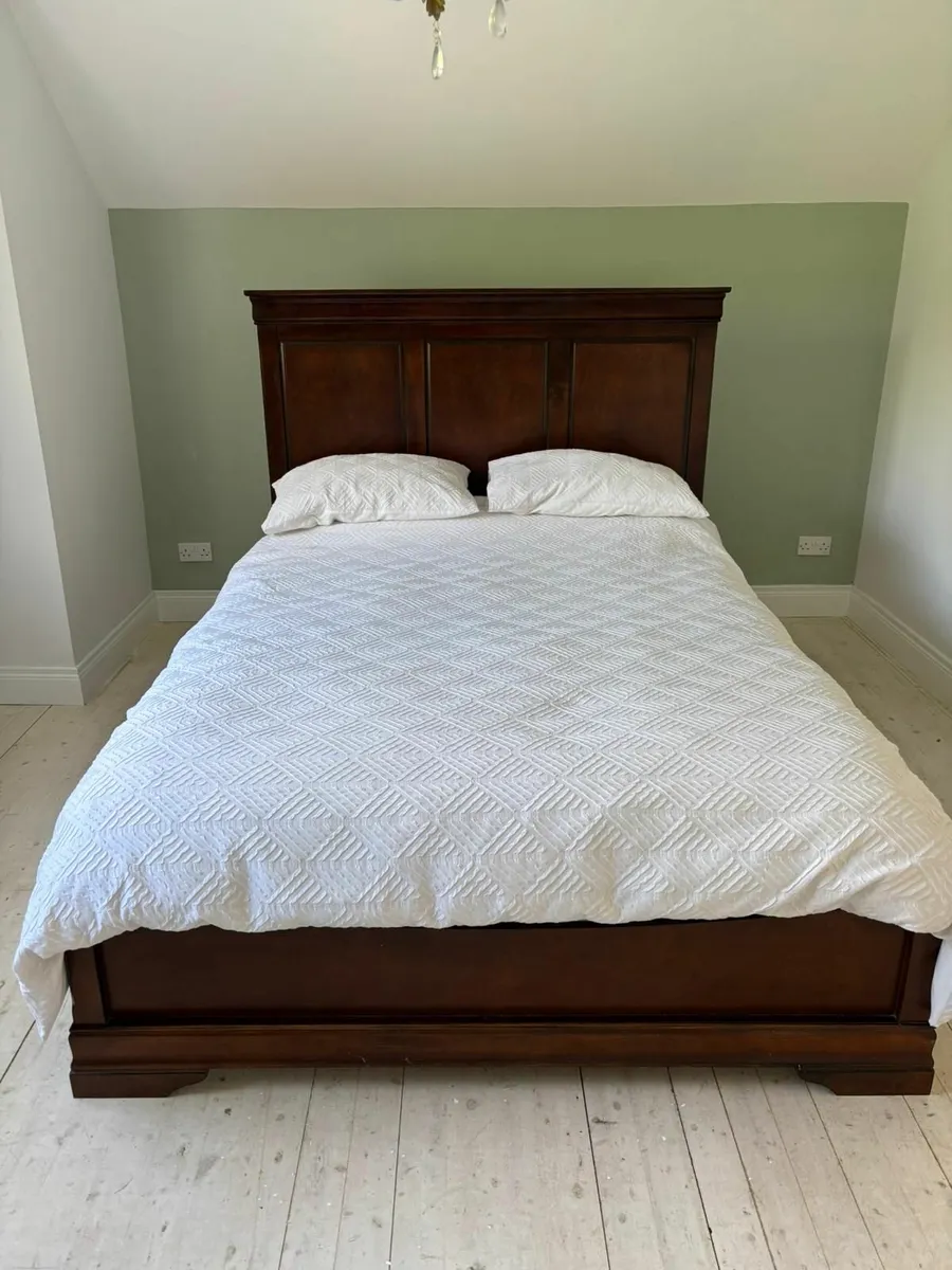 Kingsize Bed - Image 1