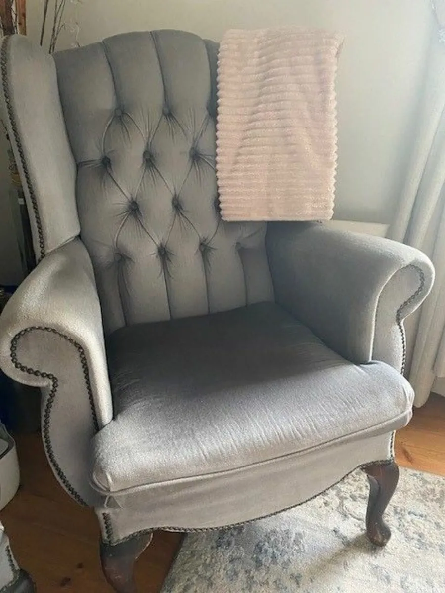 3 Piece Suite (Couch & 2 Chairs) - Image 1