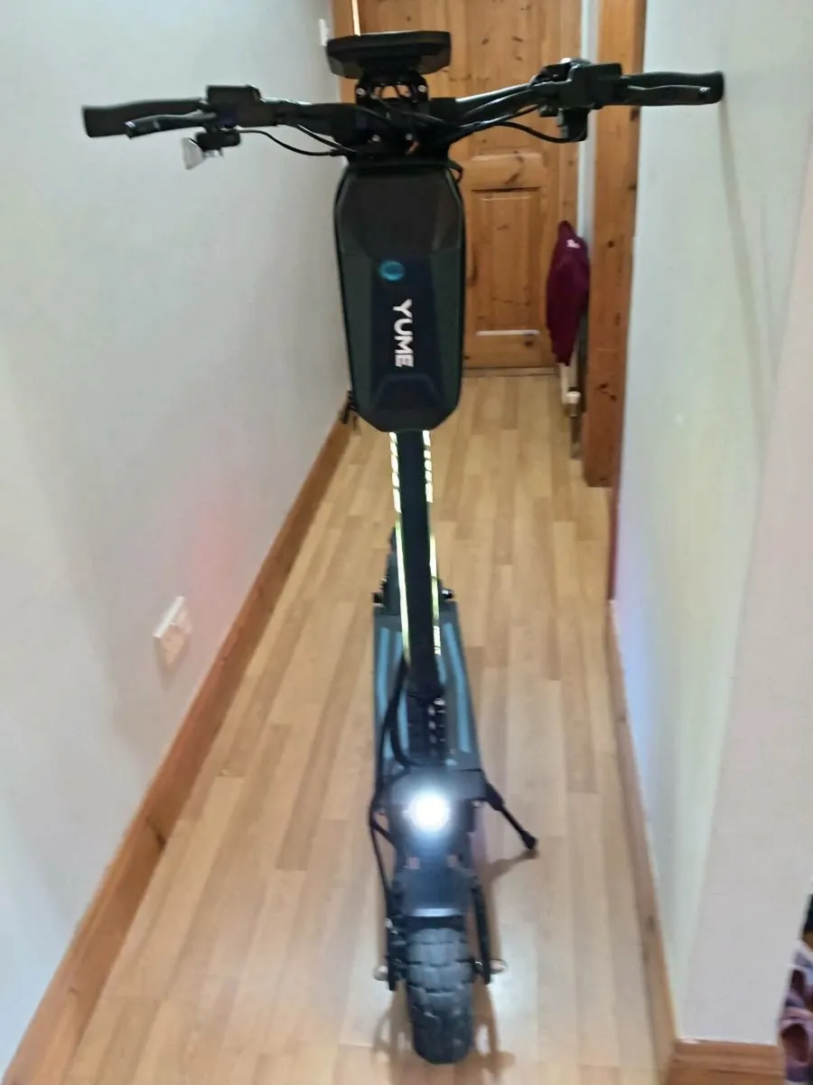 Electric Scooter Yume Hawk 2400w 70kmph 50m Range - Image 2