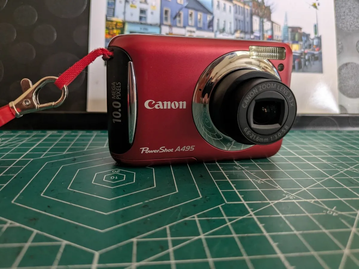 Canon PowerShot A495 - 10MP CCD digital camera - Image 1