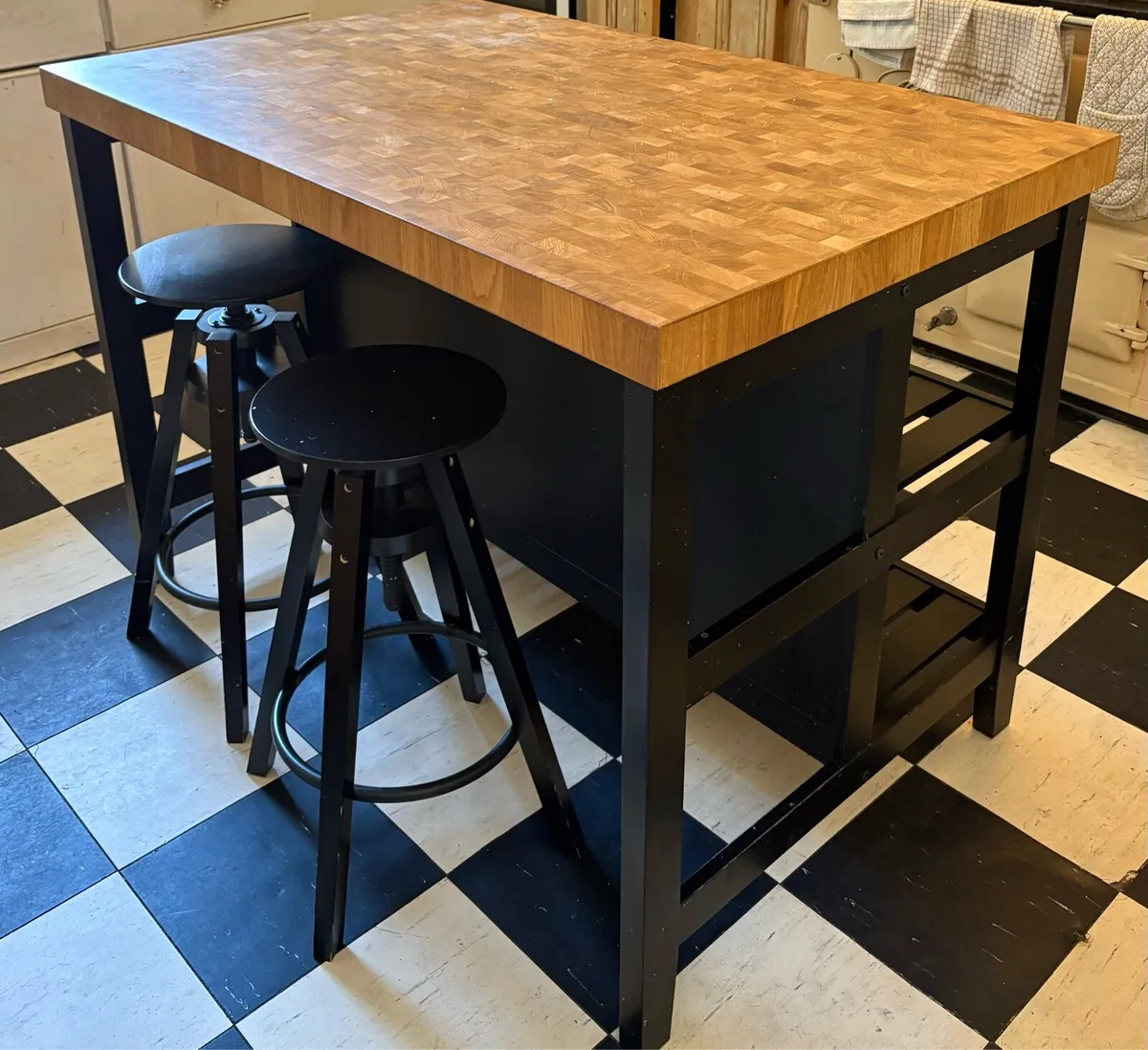 IKEA island - Image 1
