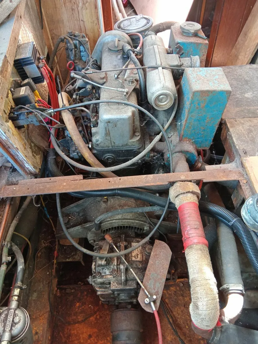 Mini Barge / Houseboat Project - Image 4